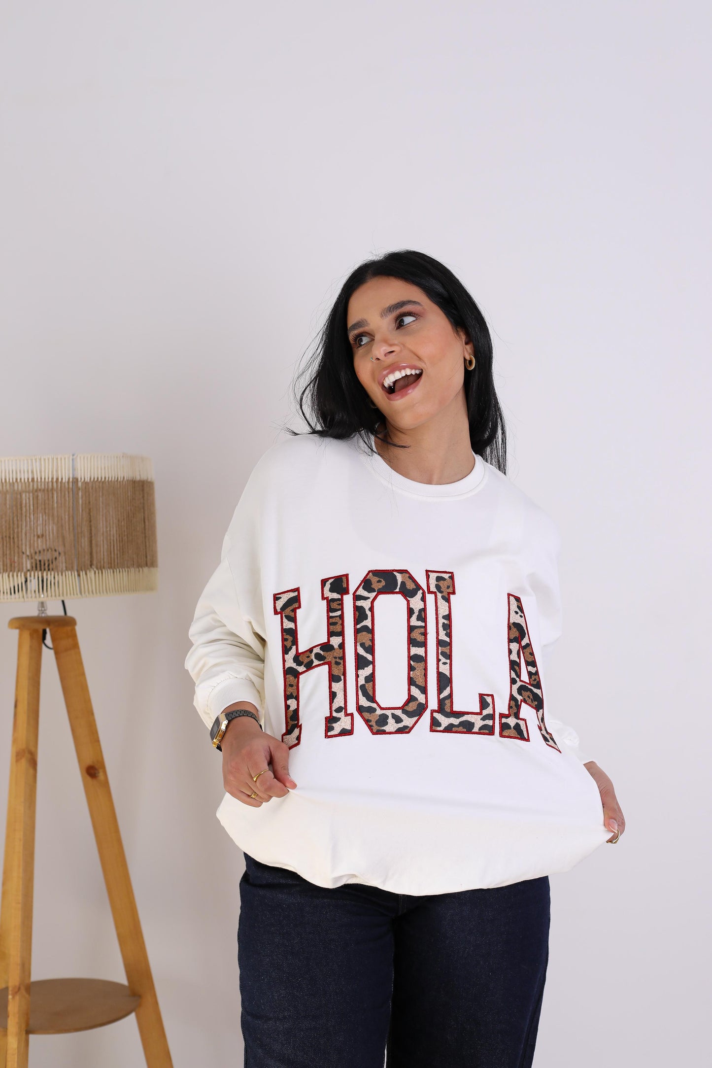 Casual Chic White Sweatshirt with Bold Graphic Print