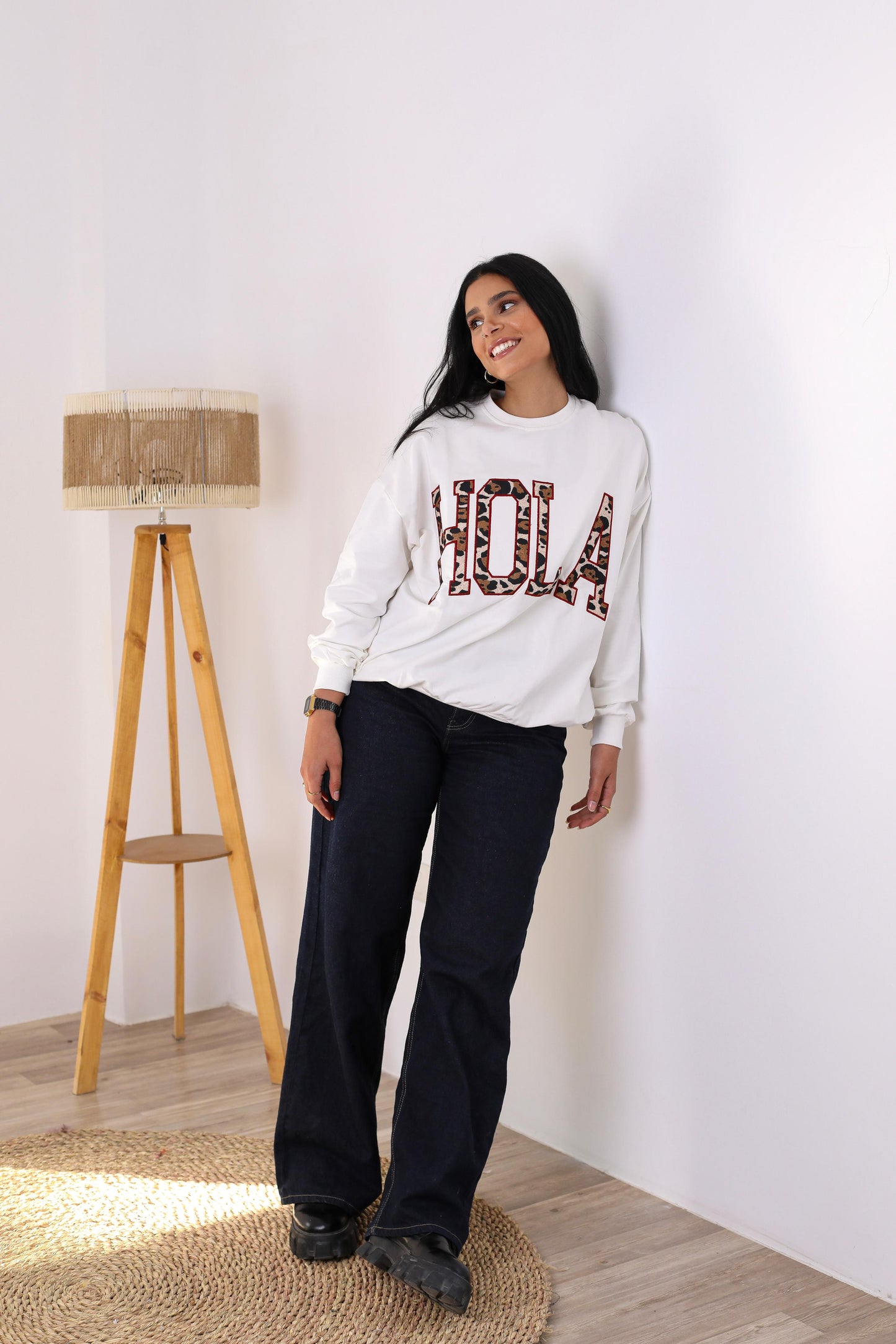 Casual Chic White Sweatshirt with Bold Graphic Print