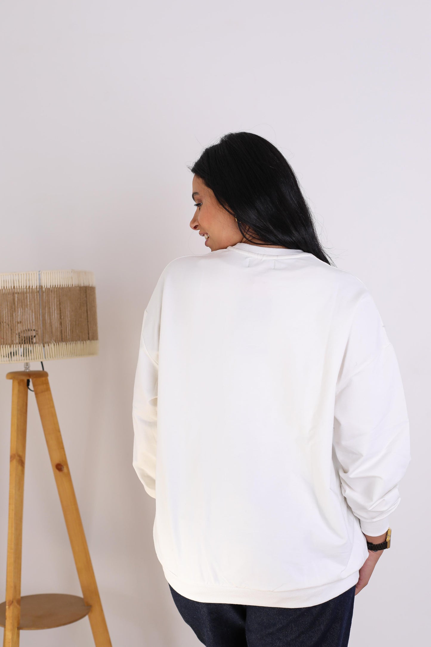 Casual Chic White Sweatshirt with Bold Graphic Print