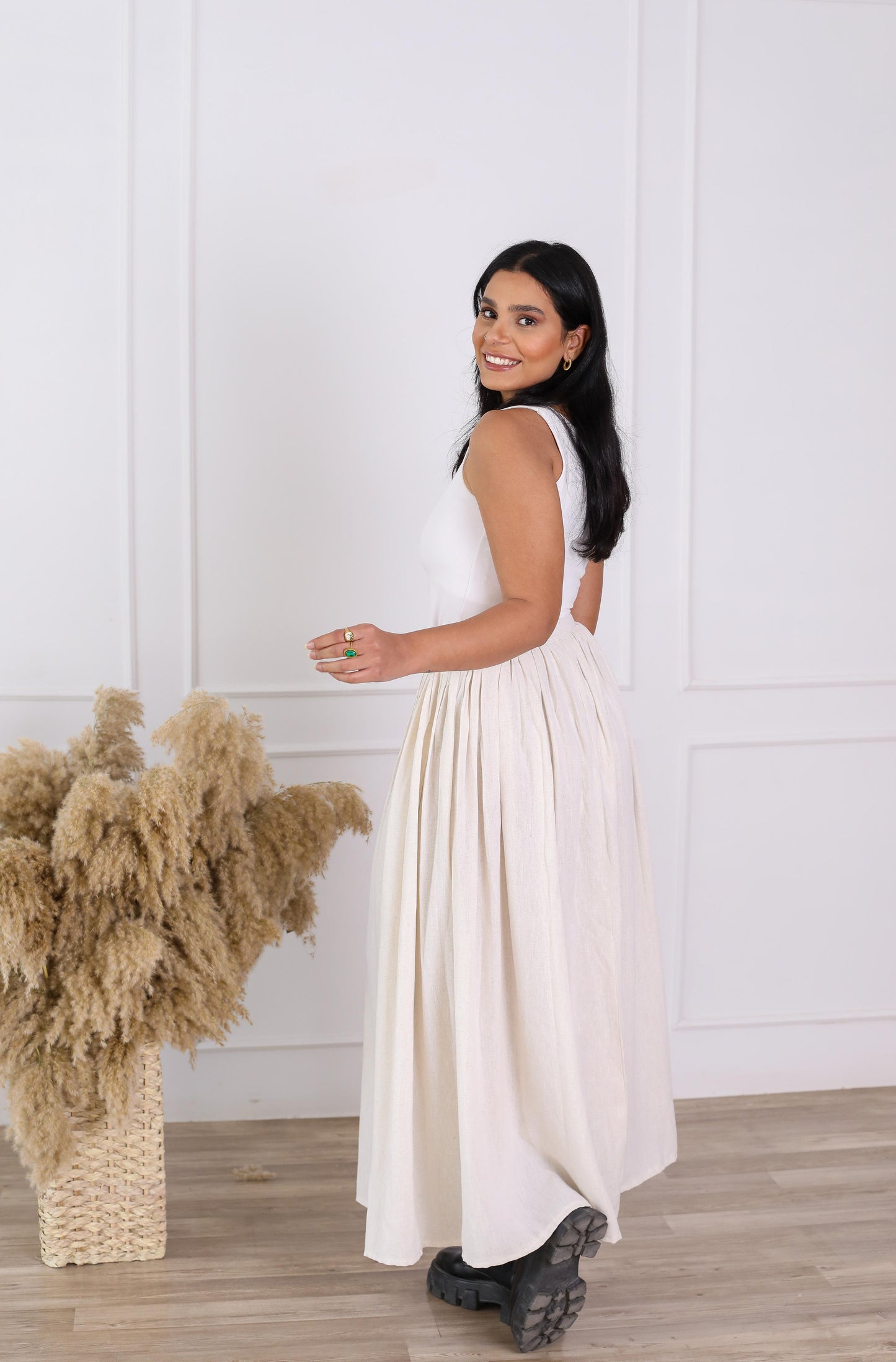 Effortlessly Elegant linen Pleated Skirt-beige